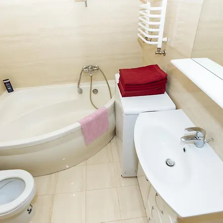 Near Museum דירה