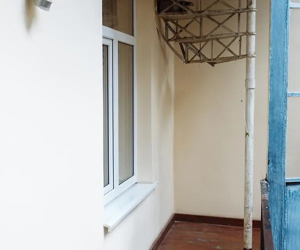 Near Museum דירה